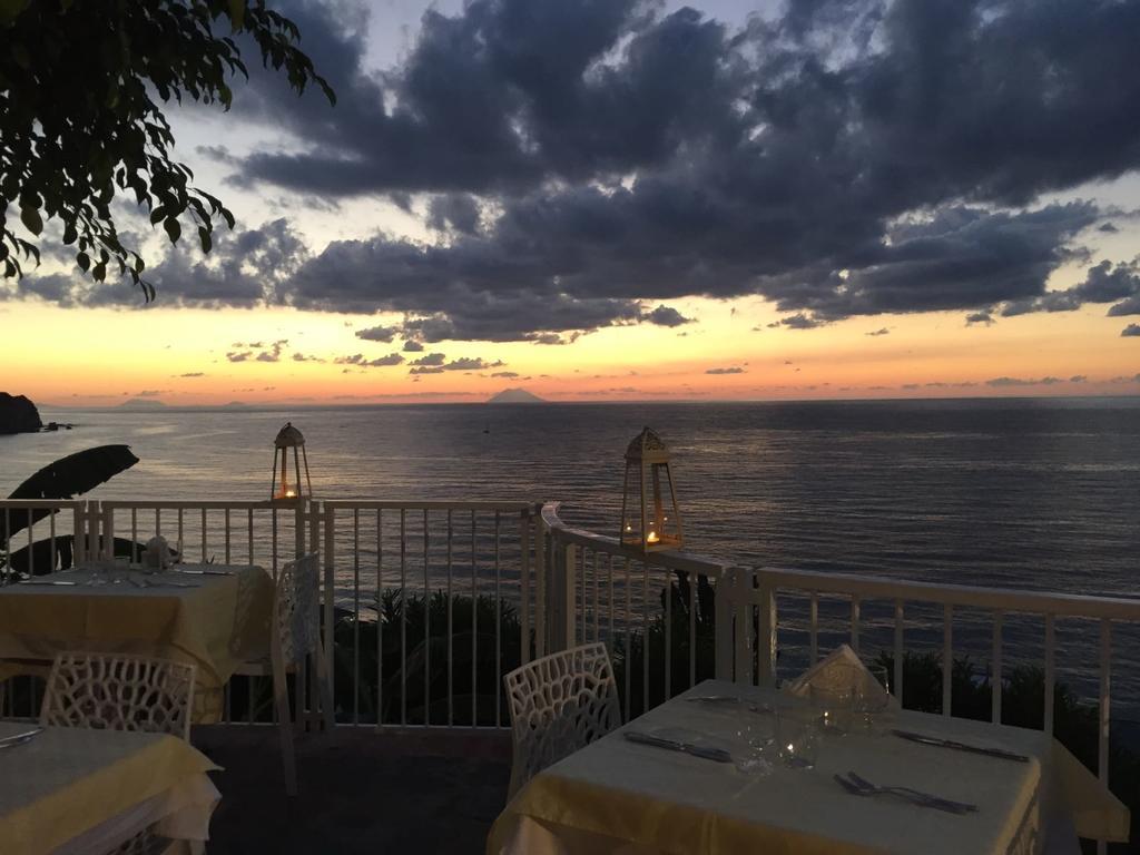 Hotel Valemare Тропея Экстерьер фото